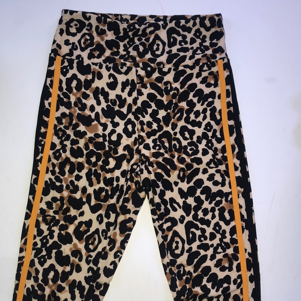 No Boundaries Cheetah print legging